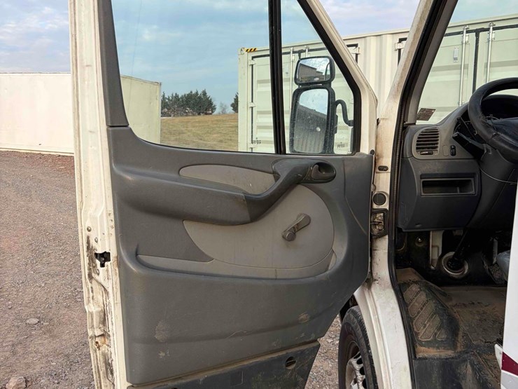 2006-freightliner-2500-hc-sprinter-van-image-11