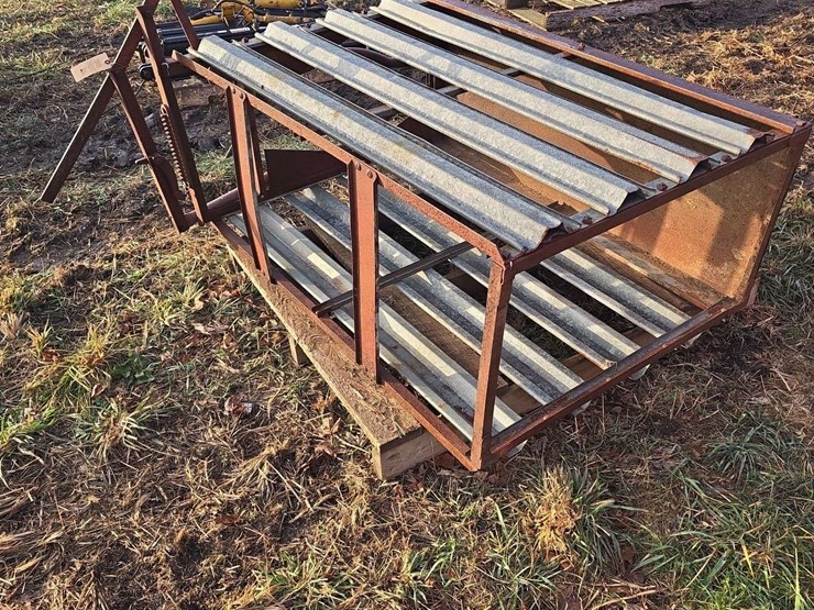 small-metal-animal-chute-image-4