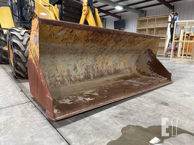 2017-caterpillar-415f2-image-11