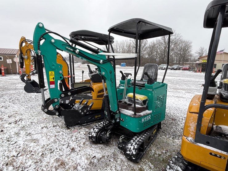 #2004-•-unused-h15r-mini-excavator-image-1