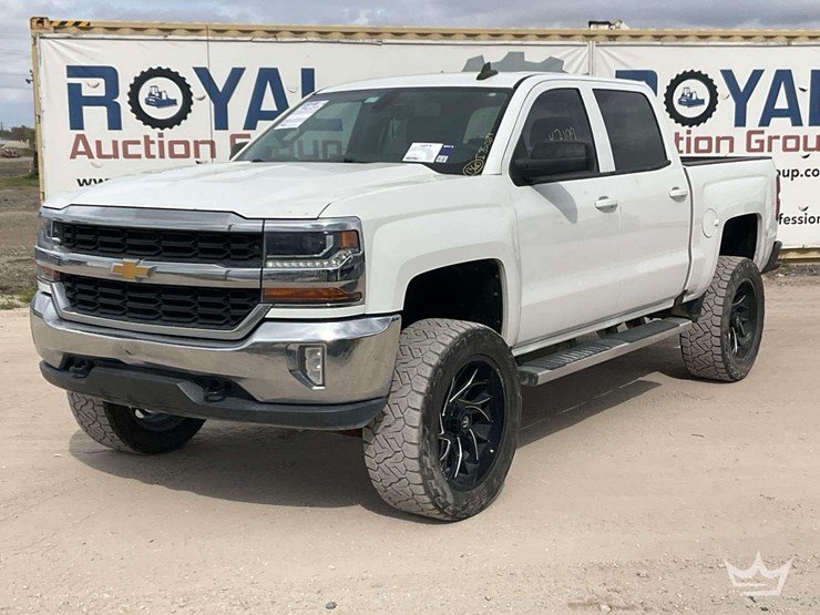2018-chevrolet-silverado-1500-image-1