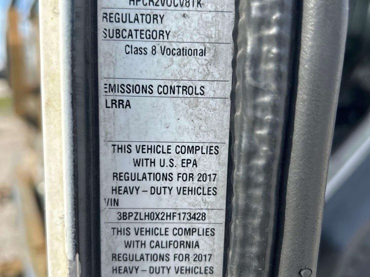 2017-peterbilt-320-image-5