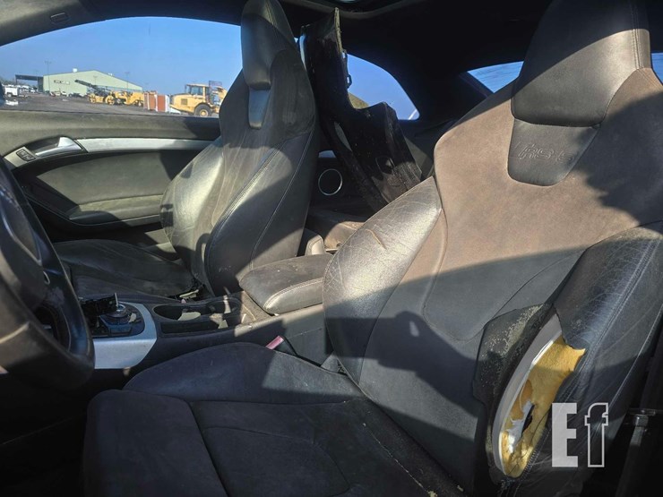 2010-audi-s5-image-9