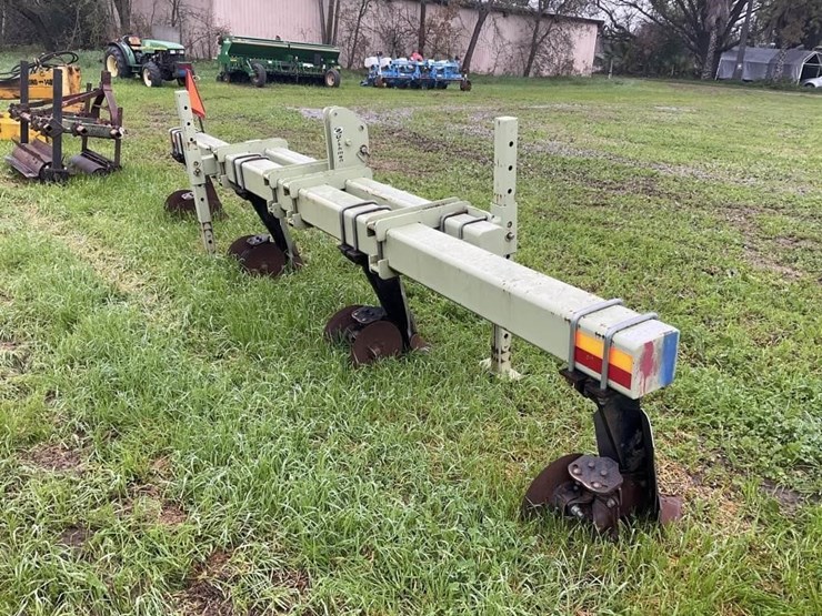 (offsite)-orthman-3-pt-3-row-60"-furrow-bar-image-4
