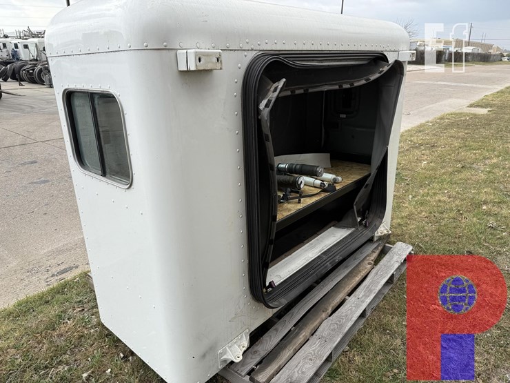 36-peterbilt-sleeper-w/-air-ride-components-image-4