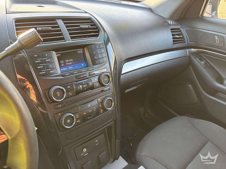 2016-ford-explorer-image-14