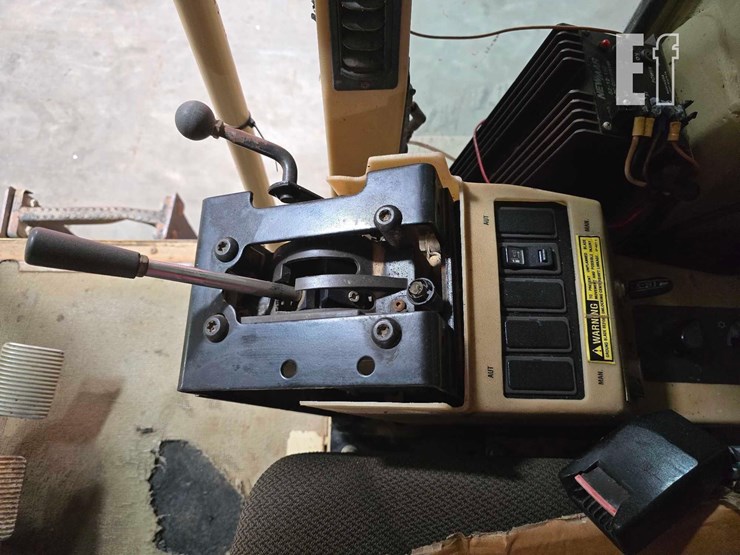 1995-caterpillar-140h-image-20