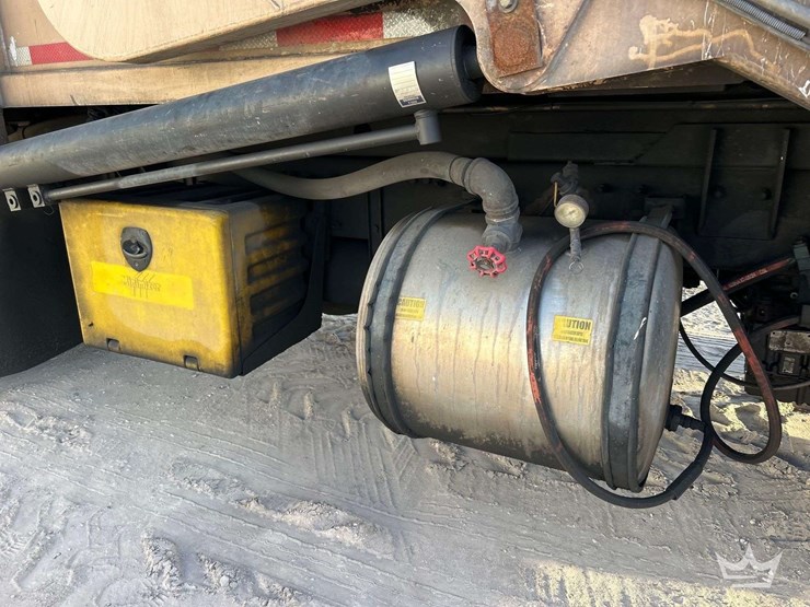 2018-peterbilt-320-image-25