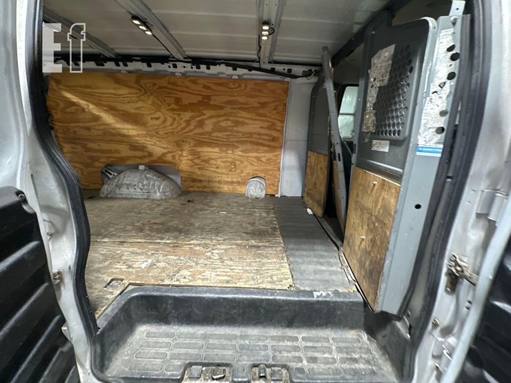 2018-chevrolet-express-2500-image-10