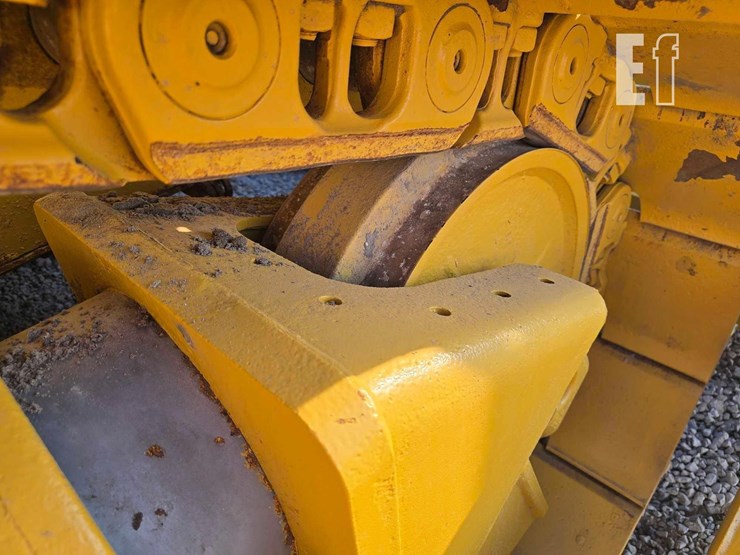2020-caterpillar-d6-image-31