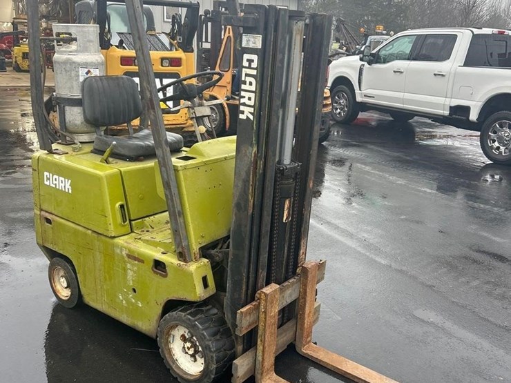 clark-propane-warehouse-forklift-1191-image-2