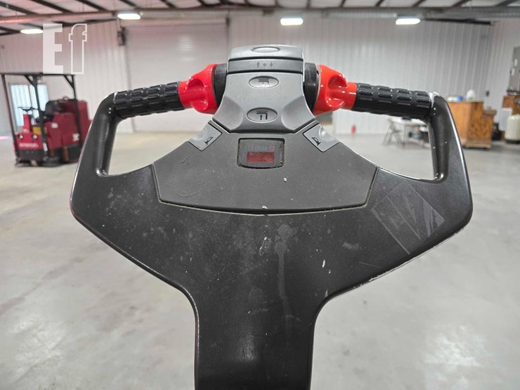 raymond-8400-image-10