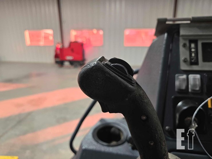 2014-deere-310k-image-21