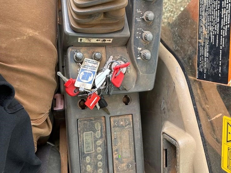 2012-hitachi-zx225us-lc-3-image-23