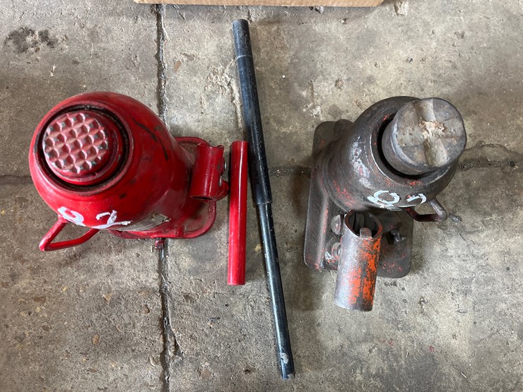 #82-•-2-bottle-jacks-image-2