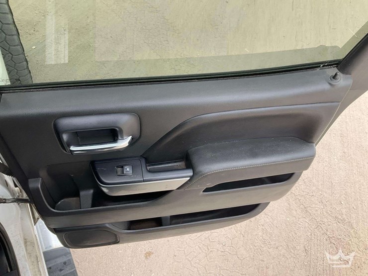 2018-chevrolet-silverado-1500-image-23