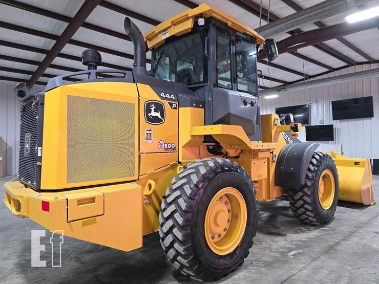 2022-deere-444-p-tier-image-3