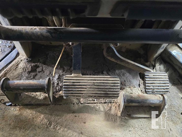 2013-caterpillar-d6n-lgp-image-16