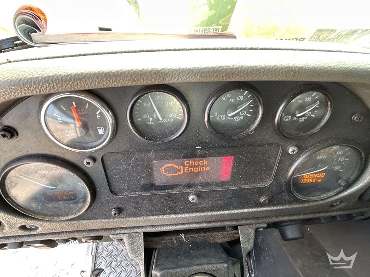 2017-peterbilt-320-image-29