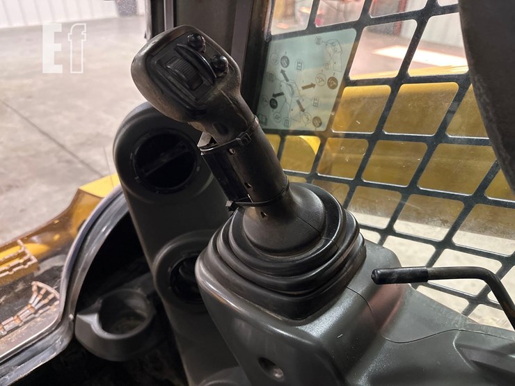 2019-caterpillar-299d2-xhp-image-18