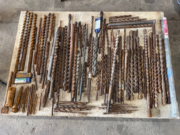 #87-•-lot-of-assorted-drill-bits-image-1