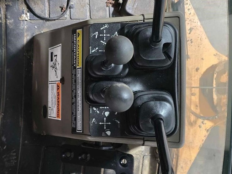 2013-case-580n-image-26