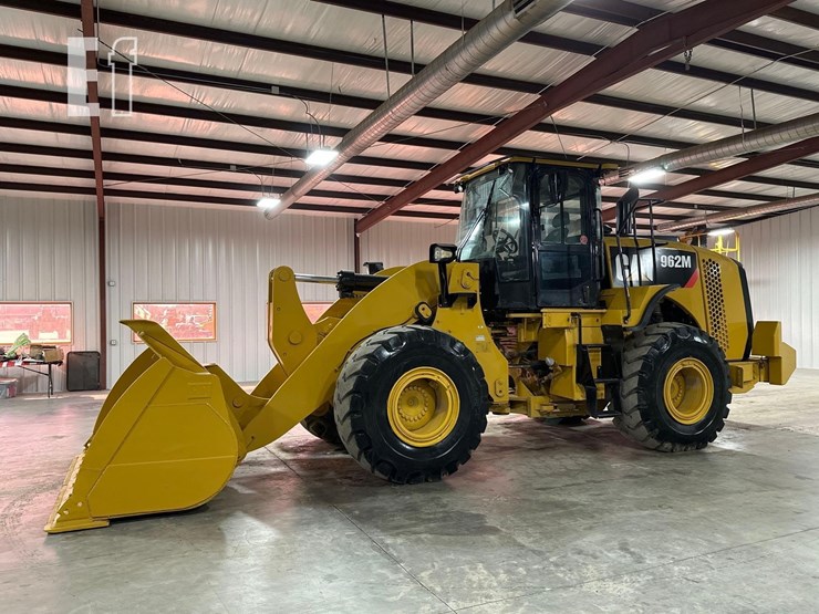 2017-caterpillar-962m-image-1