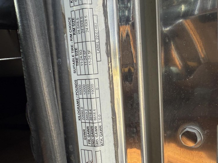 2006-peterbilt-379-image-23