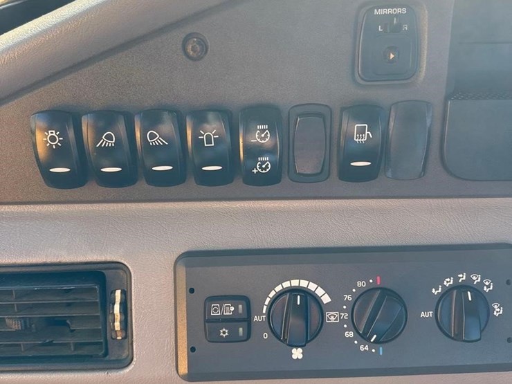 2016-volvo-a30g-image-33