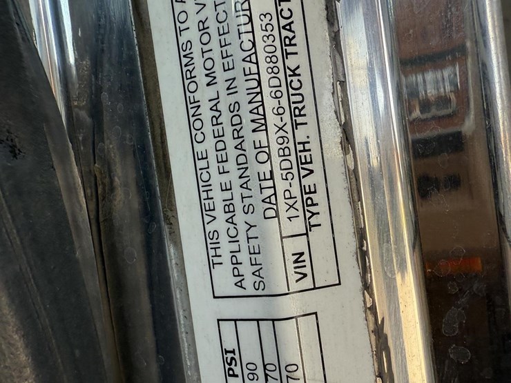 2006-peterbilt-379-image-10