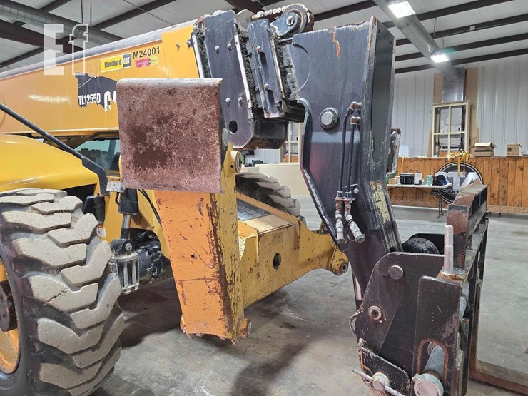 2019-caterpillar-tl1255d-image-11