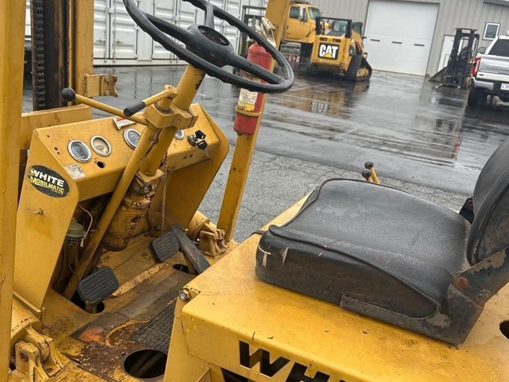 white-4000lb-propane-forklift-1193-image-13
