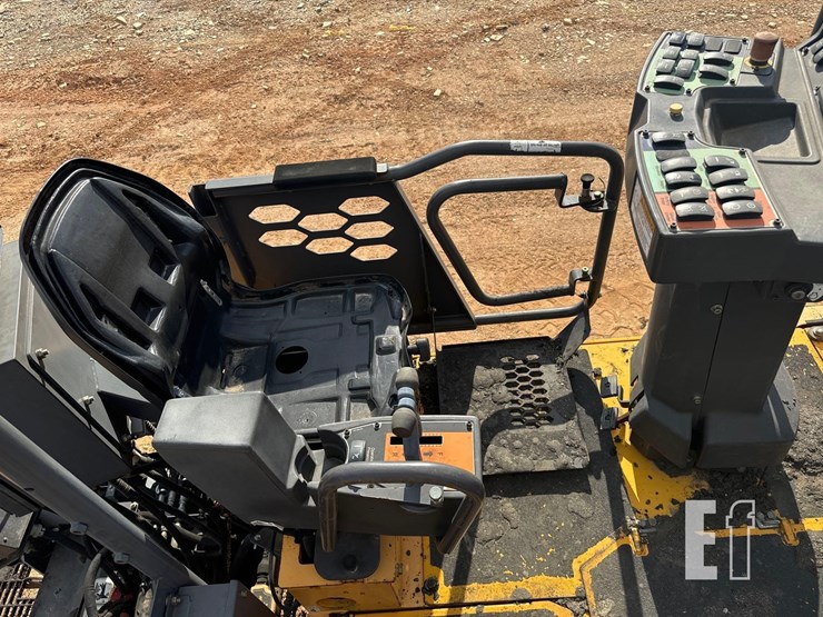 2018-volvo-p7110b-image-28