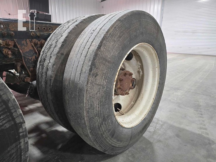 2012-mack-granite-gu713-image-23