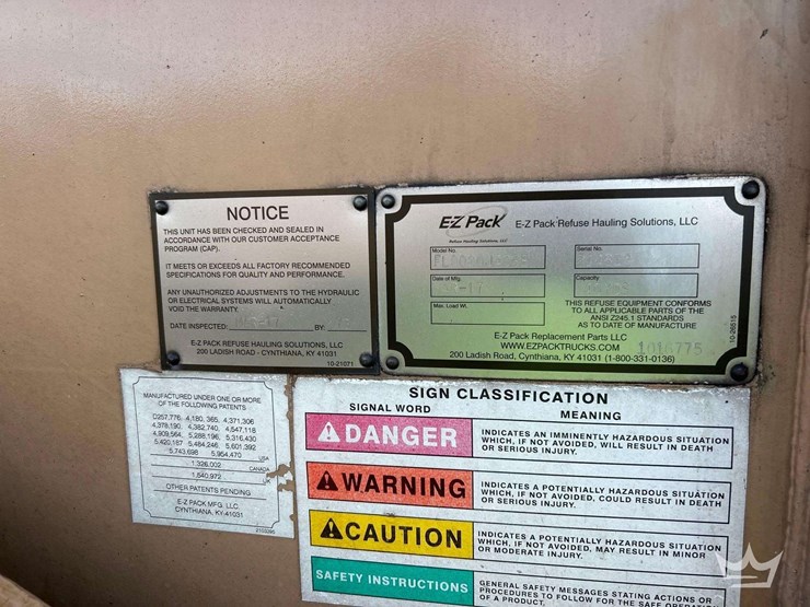 2018-peterbilt-320-image-10