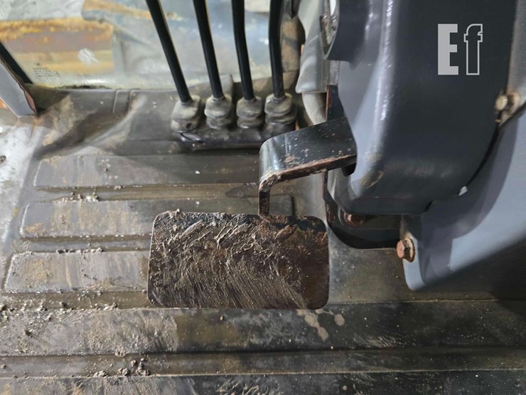 2015-deere-672g-image-14