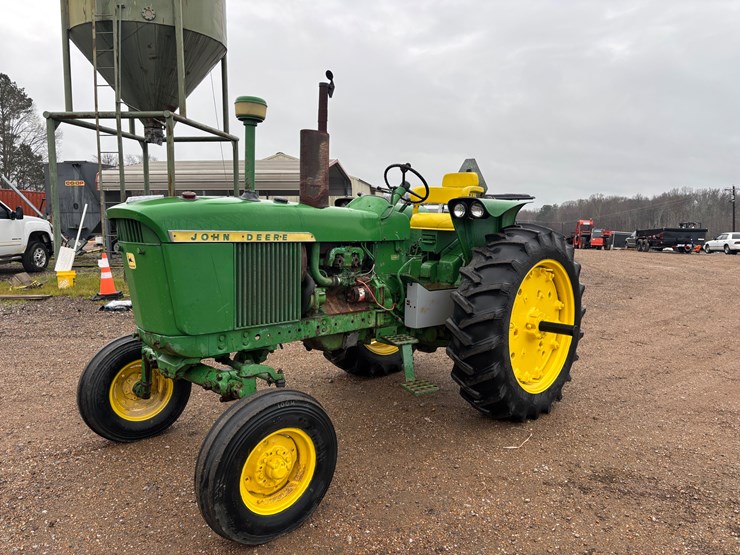 john-deere-3020-image-1