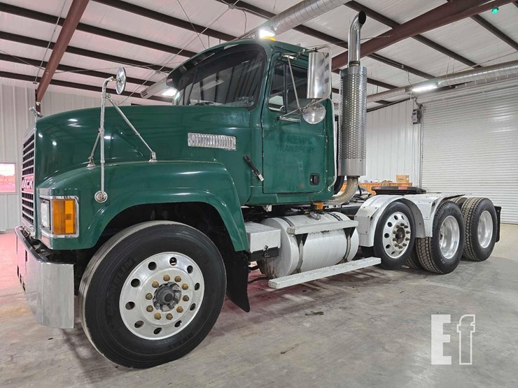 2000-mack-ch613-image-1