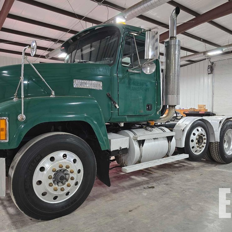 2000 MACK CH613