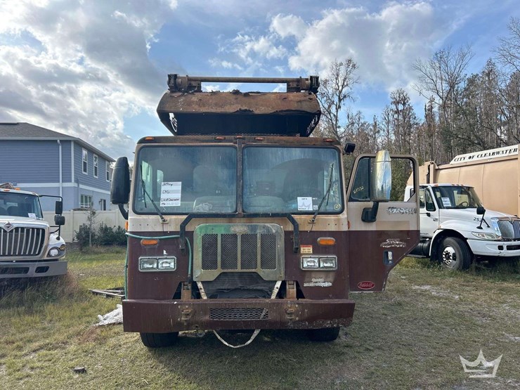 2018-peterbilt-320-image-30