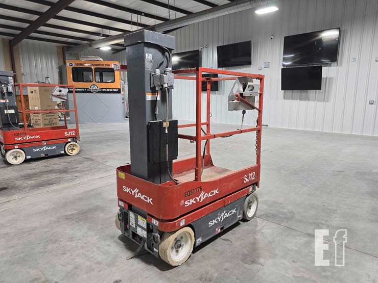 2011-skyjack-sj12-image-1