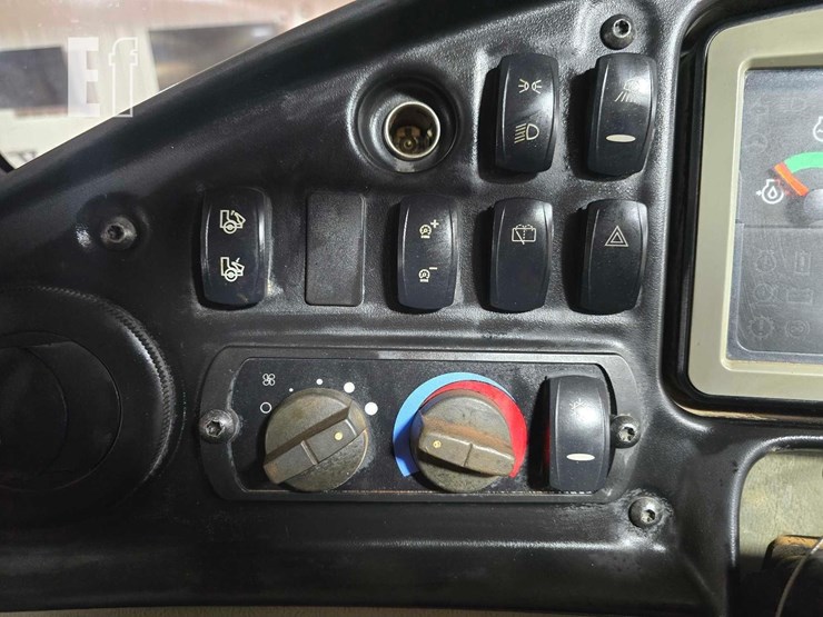 2015-caterpillar-745c-image-13