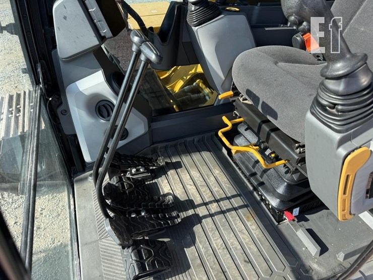 2023-caterpillar-320gc-image-15