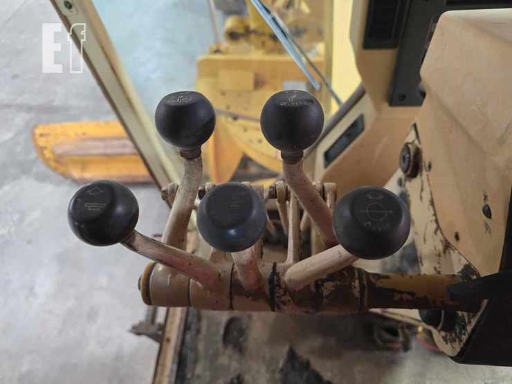 1995-caterpillar-140h-image-17