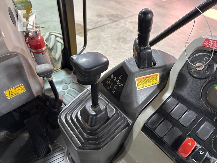 2017-caterpillar-415f2-image-28