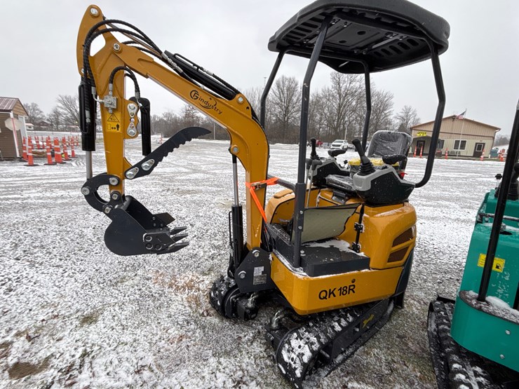 #2009-•-unused-qk18r-mini-excavator-image-4