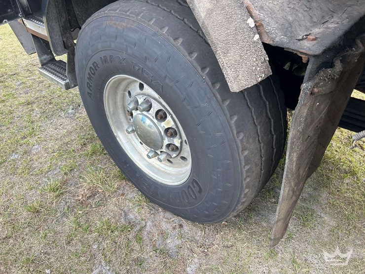 2018-peterbilt-320-image-26