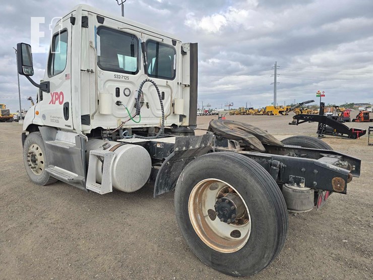 2018-freightliner-cascadia-113-image-4