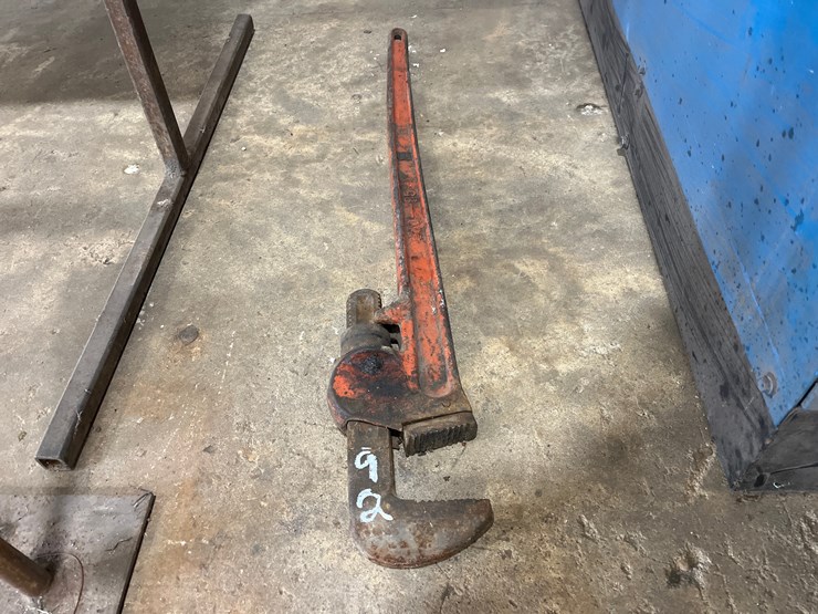 #92-•-heavy-duty-pipe-wrench-image-2