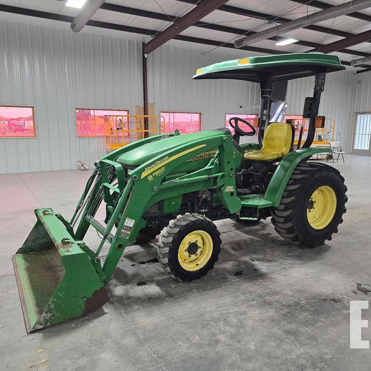 JOHN DEERE 3320